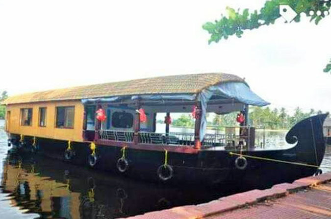 2 bedroom houseboat