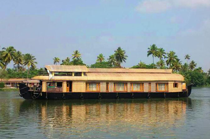 4 bedroom houseboat